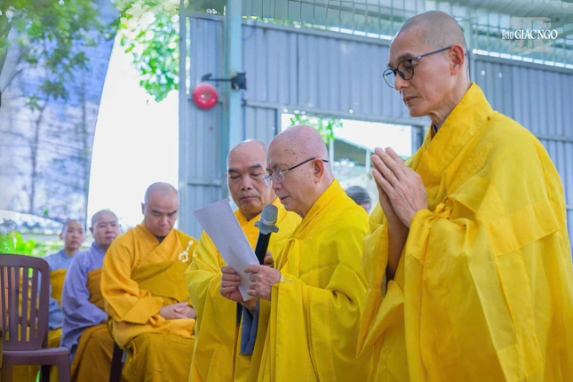 Hòa thượng Thích Hoằng Tri dâng lời tưởng niệm