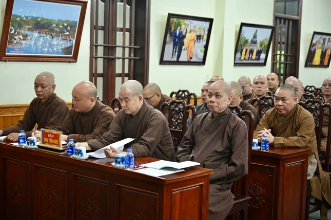 Chư tôn đức Tăng Ni Ban Thường trực Ban Trị sự Phật giáo tỉnh Ninh Bình tham dự