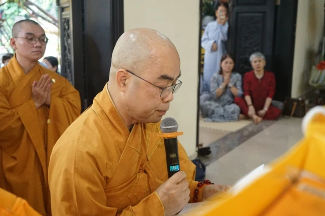 Thượng tọa Thích Chúc Tín dâng lời tưởng niệm
