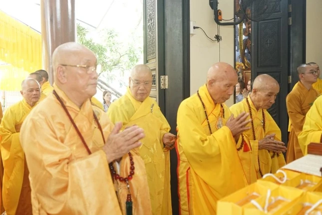 Chư tôn giáo phẩm tưởng niệm Hòa thượng Thích Hạnh Trí