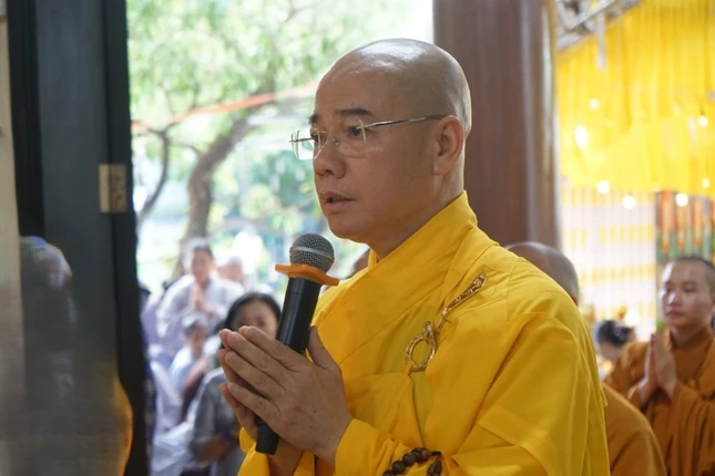 Thượng tọa Thích Thông Đạo cung tuyên tiểu sử Hòa thượng Thích Hạnh Trí