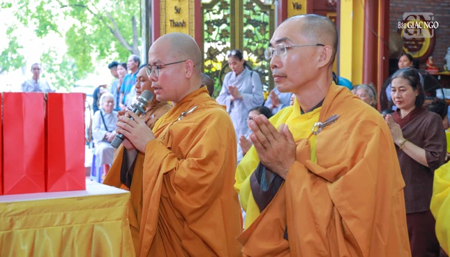Đại đức Thích Minh Đạo, trụ trì chùa Khuông Việt tác bạch Đại đức Thích Minh Đạo, trụ trì chùa Khuông Việt tác bạch