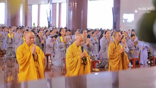 Chư tôn đức Hội đồng Điều hành Học viện hướng dẫn khóa lễ tụng kinh Chư tôn đức Hội đồng Điều hành Học viện hướng dẫn khóa lễ tụng kinh