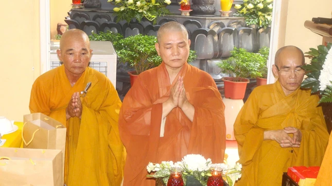 Thượng tọa Thích Chiếu Thiền tác bạch