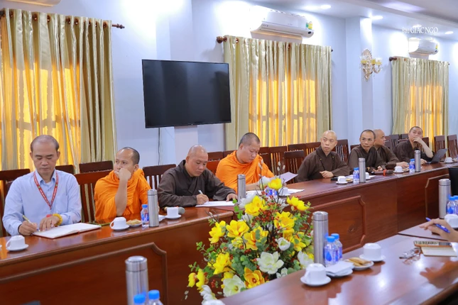 Chư tôn đức Văn phòng II Trung ương, Hội đồng Điều hành Học viện và Công an TP.HCM tham dự