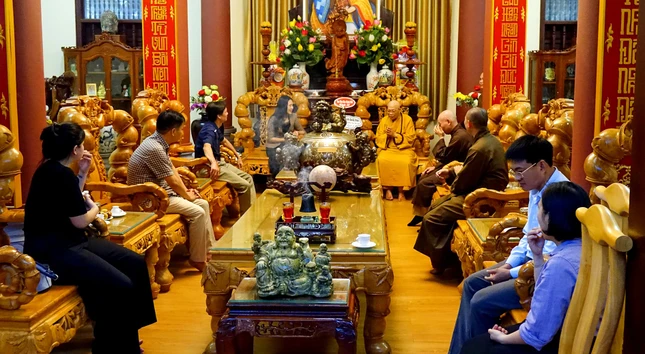 Quanh cảnh buổi thăm tại chùa Huệ Chiếu - Văn phòng 2 Ban Trị sự GHPGVN tỉnh Quảng Ngãi Quanh cảnh buổi thăm tại chùa Huệ Chiếu - Văn phòng 2 Ban Trị sự GHPGVN tỉnh Quảng Ngãi