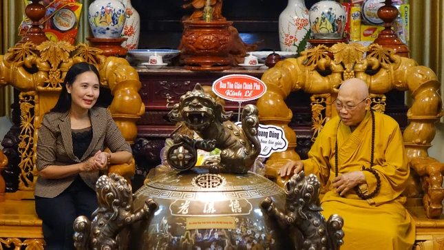 Bà Trần Thị Minh Nga phát biểu Bà Trần Thị Minh Nga phát biểu