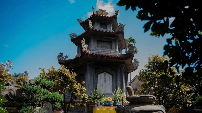 Bảo tháp Hòa thượng Thích Long Trí trong khuôn viên chùa Viên Giác