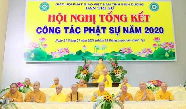 Trưởng lão Hòa thượng Thích Huệ Thông chứng minh Hội nghị tổng kết công tác Phật sự năm 2020 của GHPGVN tỉnh Bình Dương cũ - Ảnh: Chúc Nghĩa