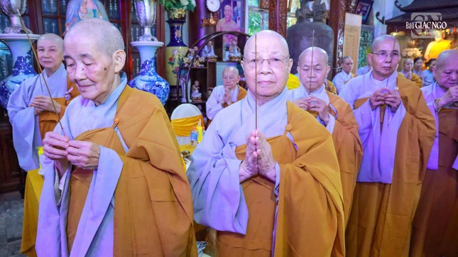 Chư tôn đức nhất tâm tưởng niệm Chư tôn đức nhất tâm tưởng niệm