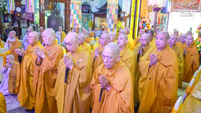 Chư tôn đức nhất tâm tưởng niệm Chư tôn đức nhất tâm tưởng niệm