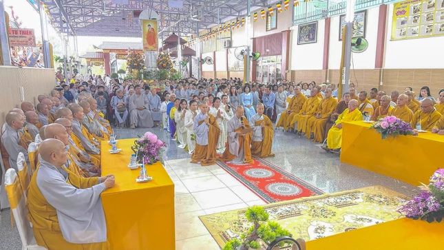 Sư cô Thích nữ Huệ Bảo, trụ trì tịnh thất Liên Nghiêm nêu lại quá trình hình thành và phát triển ngôi Tam bảo Sư cô Thích nữ Huệ Bảo, trụ trì tịnh thất Liên Nghiêm nêu lại quá trình hình thành và phát triển ngôi Tam bảo