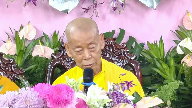 Hòa thượng Thích Phước Đức ban đạo từ Hòa thượng Thích Phước Đức ban đạo từ