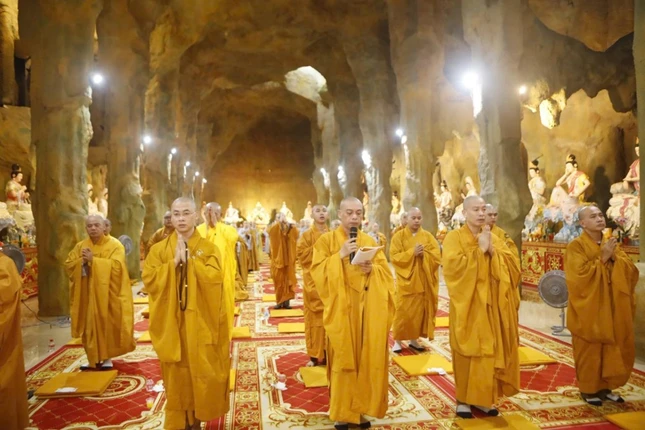 Trang nghiêm khóa lễ