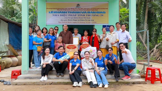Bàn giao nhà Diệu Pháp tình thương 29, 30 và trao tặng quà hỗ trợ hộ gia đình khó khăn