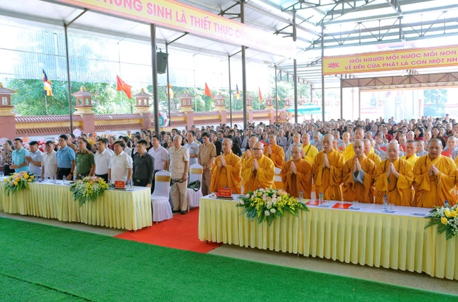 Chư tôn đức, lãnh đạo chính quyền tham dự