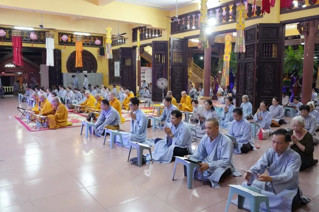 Đại chúng đồng tụng kinh Phổ môn