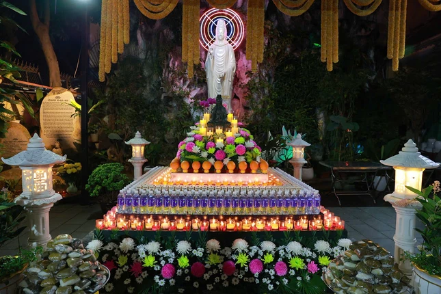 Thánh tượng Bồ-tát Quán Thế Âm tại Quan Âm tu viện Thánh tượng Bồ-tát Quán Thế Âm tại Quan Âm tu viện