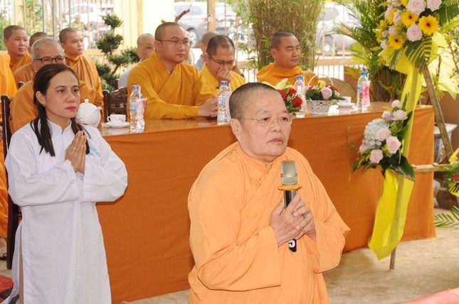 Ni trưởng Thích nữ Chúng Liên dâng lời phát nguyện