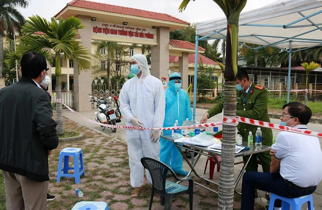 Bệnh viện Giao thông Vận tải ở Hải Phòng được phong tỏa trong sáng 22-2. Ảnh: Giang Chinh