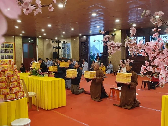 Phật tử về chùa Đại Tuệ dự lễ tạ đàn Dược Sư và khóa sớ cầu an