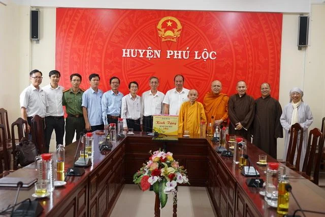 Đoàn Ban Trị sự Phật giảo tỉnh Thừa Thiên Huế thăm và chúc mừng đầu năm Tân Sửu đến lãnh đạo huyện Phú Lộc
