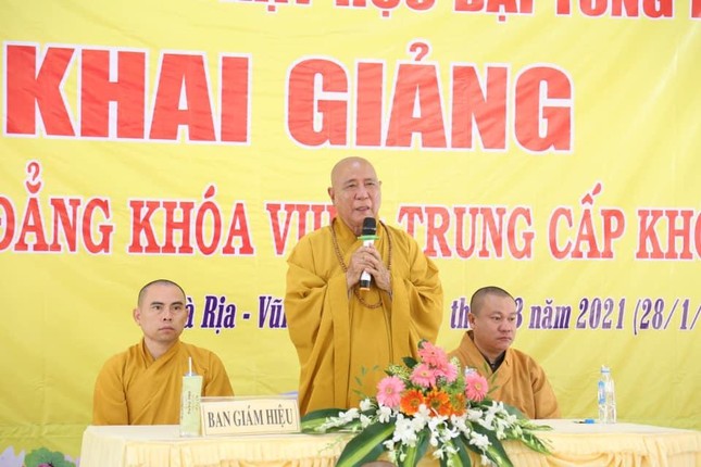 Hòa thượng Thích Quảng Hiển ban đạo từ