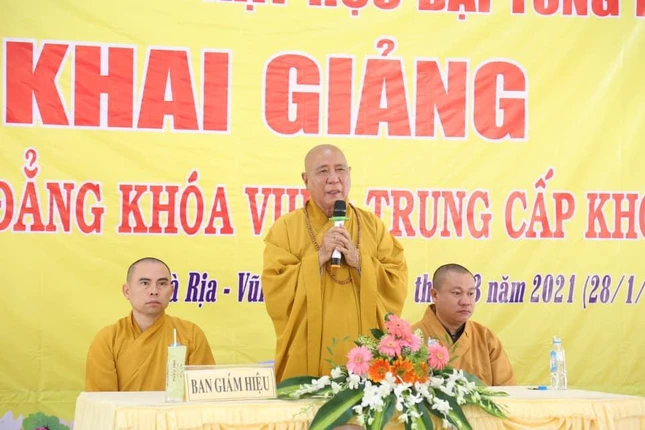 Hòa thượng Thích Quảng Hiển ban đạo từ