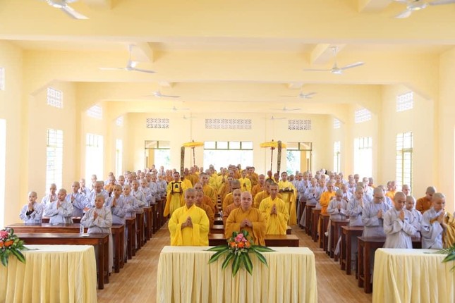 Tăng Ni sinh đang theo học các lớp Trung cấp khóa X và Cao đẳng khóa VIII của trường