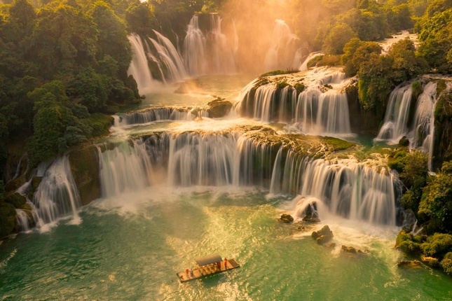 Thác Bản Giốc chiều thu - Ảnh: Phạm Chí Công