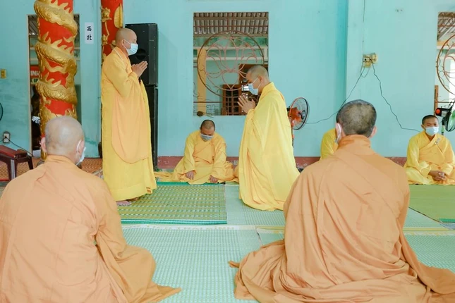 Chư Tăng tác pháp đối thú an cư