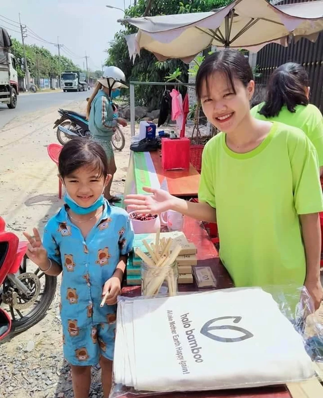 Đặng Thị Thơm trong một chương trình gây quỹ cho hoạt động của Gen Xanh