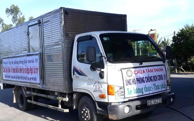 Chuyến xe nghĩa tình chở lương thực, thực phẩm đến với bà con tỉnh Tiền Giang