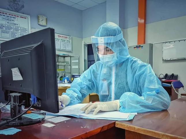 Bạn Dương Nguyễn Bá Nam đang làm nhiệm vụ