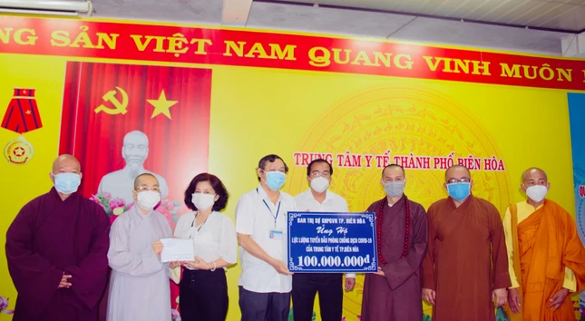 Ủng hộ lực lượng tuyến đầu phòng chống dịch bệnh của Trung tâm Y tế TP.Biên Hòa