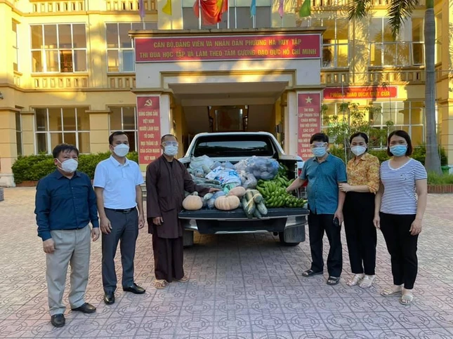 Chuyến xe chở nhu yếu phẩm đầu tiên sau 1 ngày phường Hà Huy Tập có quyết định phong tỏa