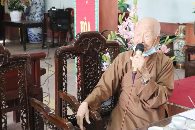 Trưởng lão Hòa thượng Thích Thanh Dũng ban đạo từ