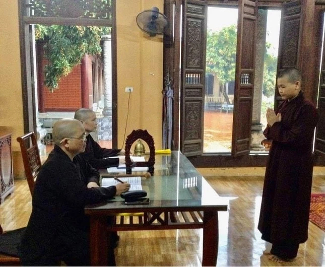 Các giới tử lần lượt trả lời câu hỏi của Ban Giám khảo