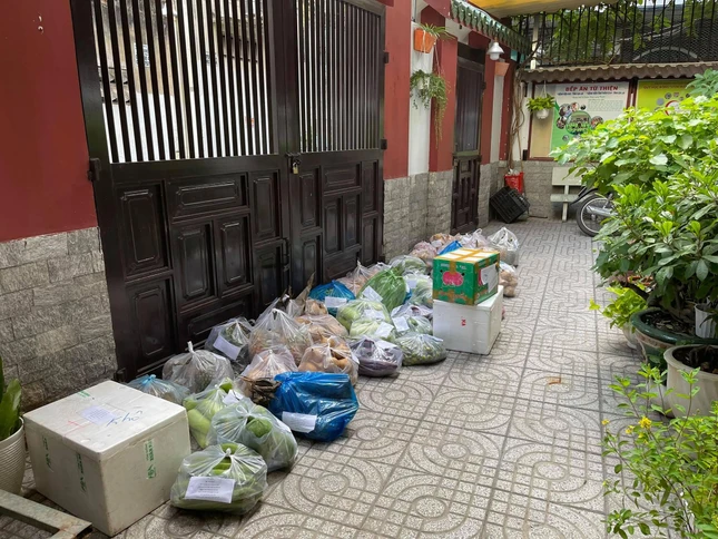 Đầy đủ các loại rau, củ, quả cho siêu thị 0 đồng của chùa Long Phước