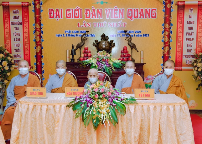 Hội đồng Giới sư Ni đăng đàn truyền giới