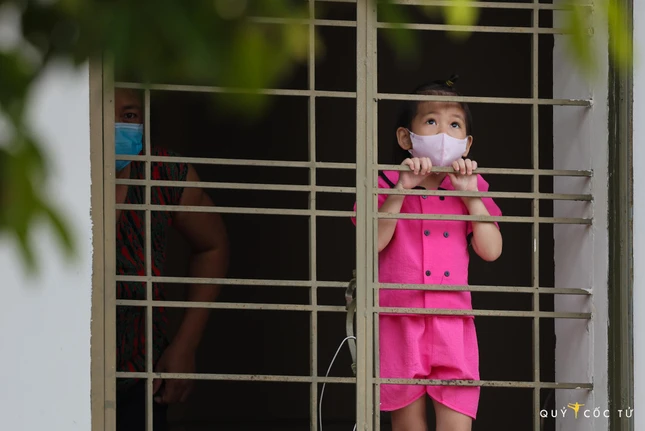 "Mình sẽ sớm được đi học và vui chơi thôi!" - Ảnh: Ngô Trần Hải An