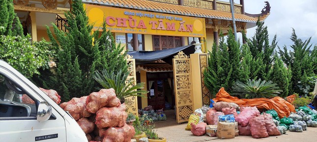 Các mặt hàng nông sản được tập kết ở chùa Tâm Ấn Các mặt hàng nông sản được tập kết ở chùa Tâm Ấn