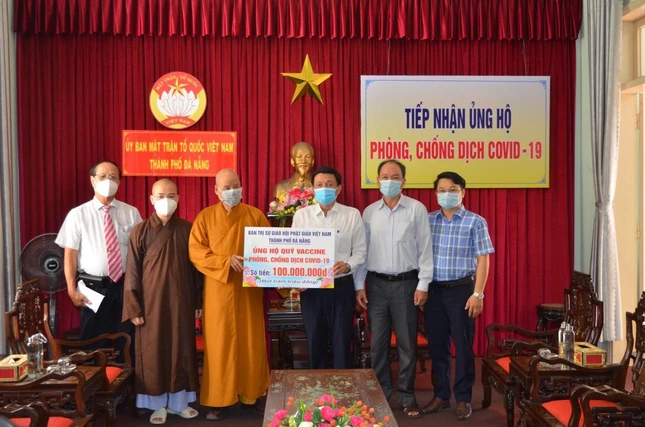 Ban Trị sự Phật giáo TP.Đà Nẵng trao 100 triệu đồng ủng hộ quỹ vắc-xin phòng chống Covid-19