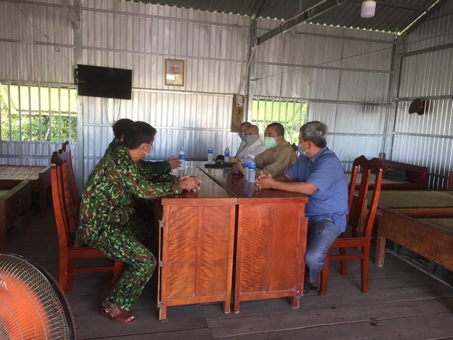 Đoàn thăm hỏi, động viên lực lượng làm nhiệm vụ tại các chốt kiểm soát dịch bệnh Covid-19