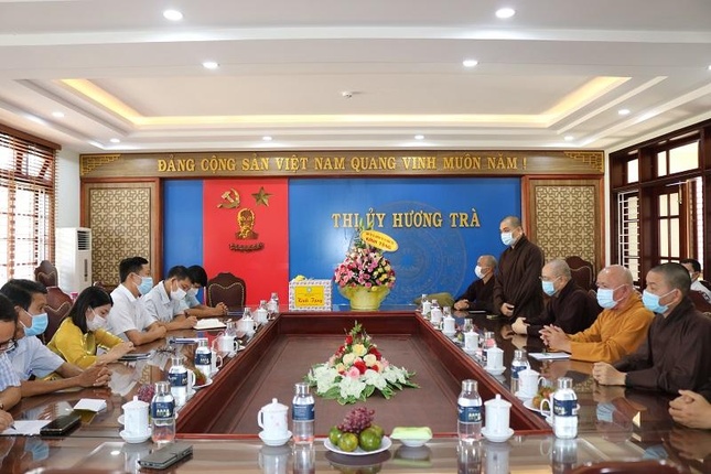 Đại đức Thích Chí Viên, Trưởng ban Trị sự Phật giáo thị xã Hương Trà trình bày phương hướng hoạt động Phật sự nhiệm kỳ 2021-2026 Đại đức Thích Chí Viên, Trưởng ban Trị sự Phật giáo thị xã Hương Trà trình bày phương hướng hoạt động Phật sự nhiệm kỳ 2021-2026