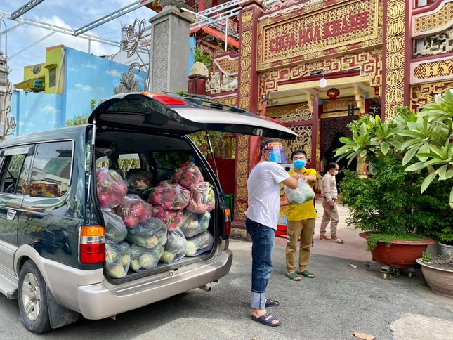 Những phần rau củ của chùa Bát Nhã gửi cúng dường đến các tự viện trong thành phố Những phần rau củ của chùa Bát Nhã gửi cúng dường đến các tự viện trong thành phố