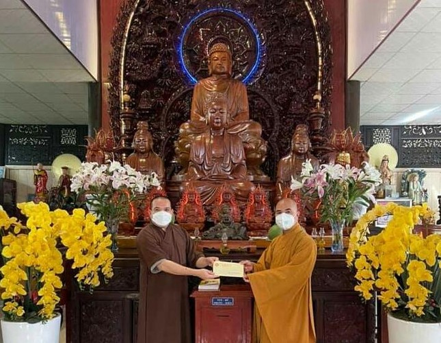 Cúng dường chùa Long Khánh