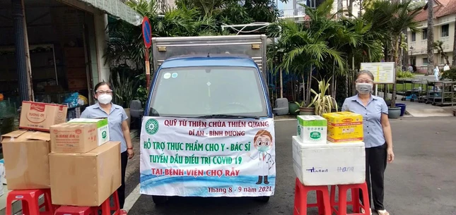 Hỗ trợ bữa ăn chất lượng đến y, bác sĩ tại Bệnh viện Chợ Rẫy (TP.HCM)