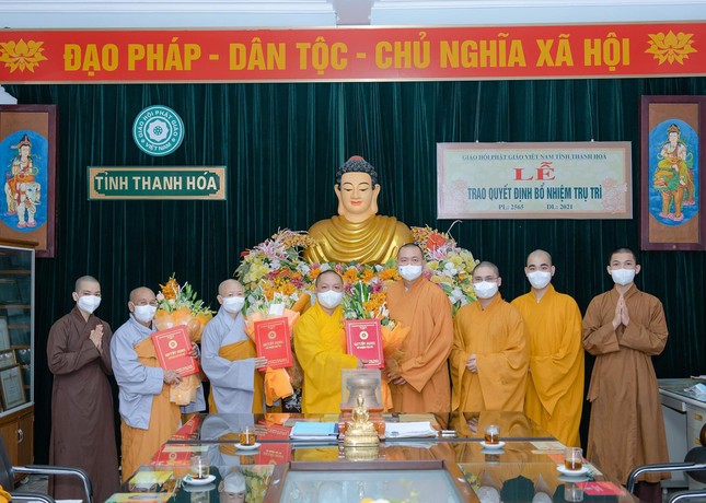 Thượng tọa Thích Tâm Đức trao quyết định và chúc mừng các chư Tăng, Ni được Ban Trị sự Phật giáo tỉnh Thanh Hóa bổ nhiệm, điều chuyển. Thượng tọa Thích Tâm Đức trao quyết định và chúc mừng các chư Tăng, Ni được Ban Trị sự Phật giáo tỉnh Thanh Hóa bổ nhiệm, điều chuyển.