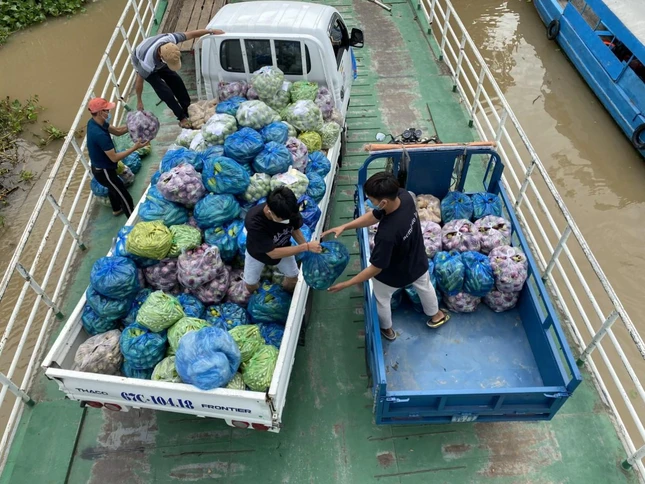 Chuẩn bị các loại rau, củ, quả để hỗ trợ người dân trên địa bàn